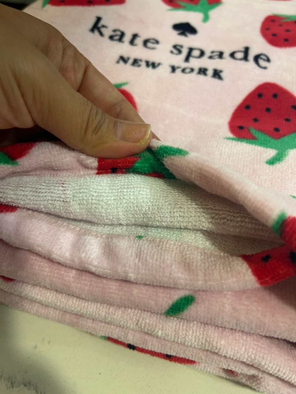 New kate spade Pink Strawberry Print Beach Towel 100% Cotton - Picture 9 of 9